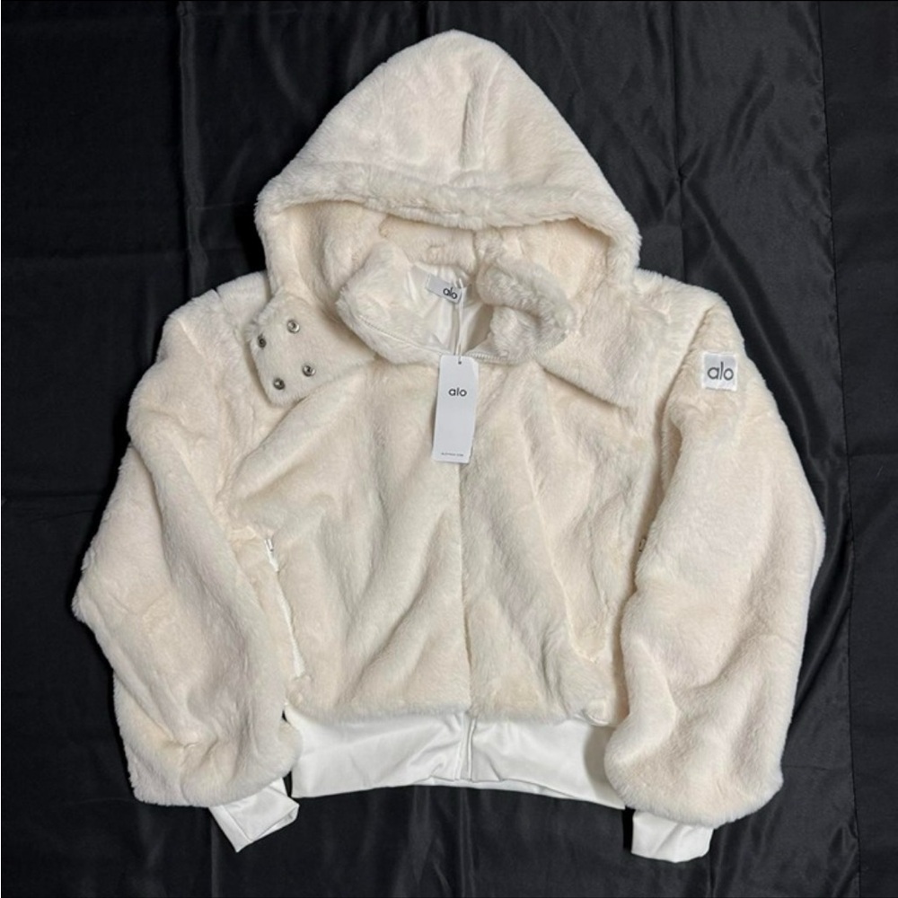 ALO Yoga Cream Teddy Jacket - Picture 4 of 6